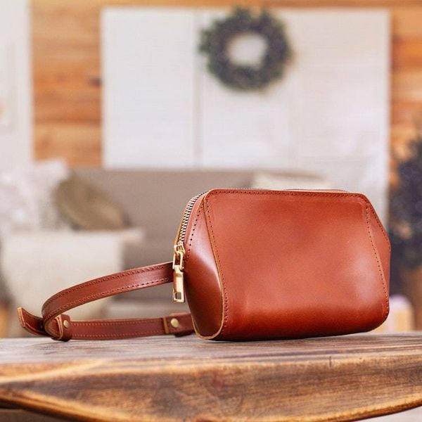Alternate image for Redwood Leather Fanny Pack with Zipper Closure Redwood Convenience