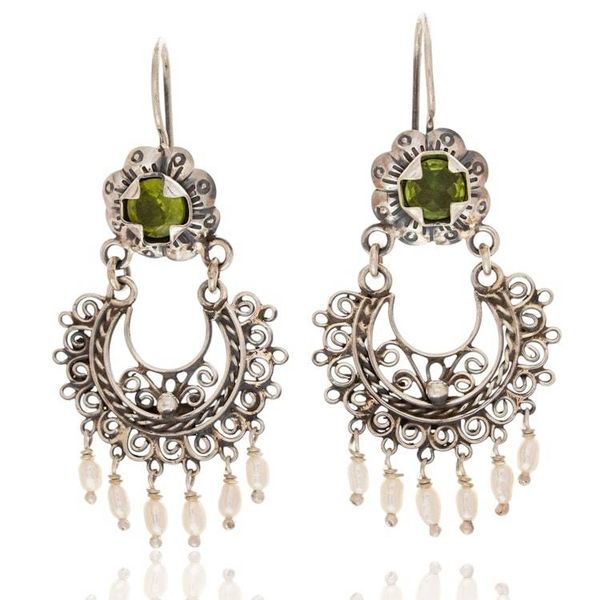 Alternate image for Authentic Mazahua Earrings with Peridot and Cultured Pearls Mazahua Lady