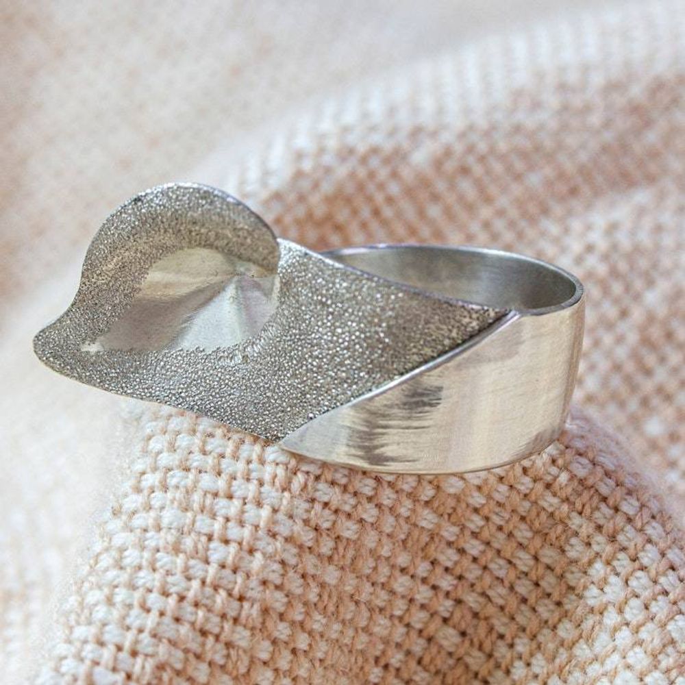 Main item image