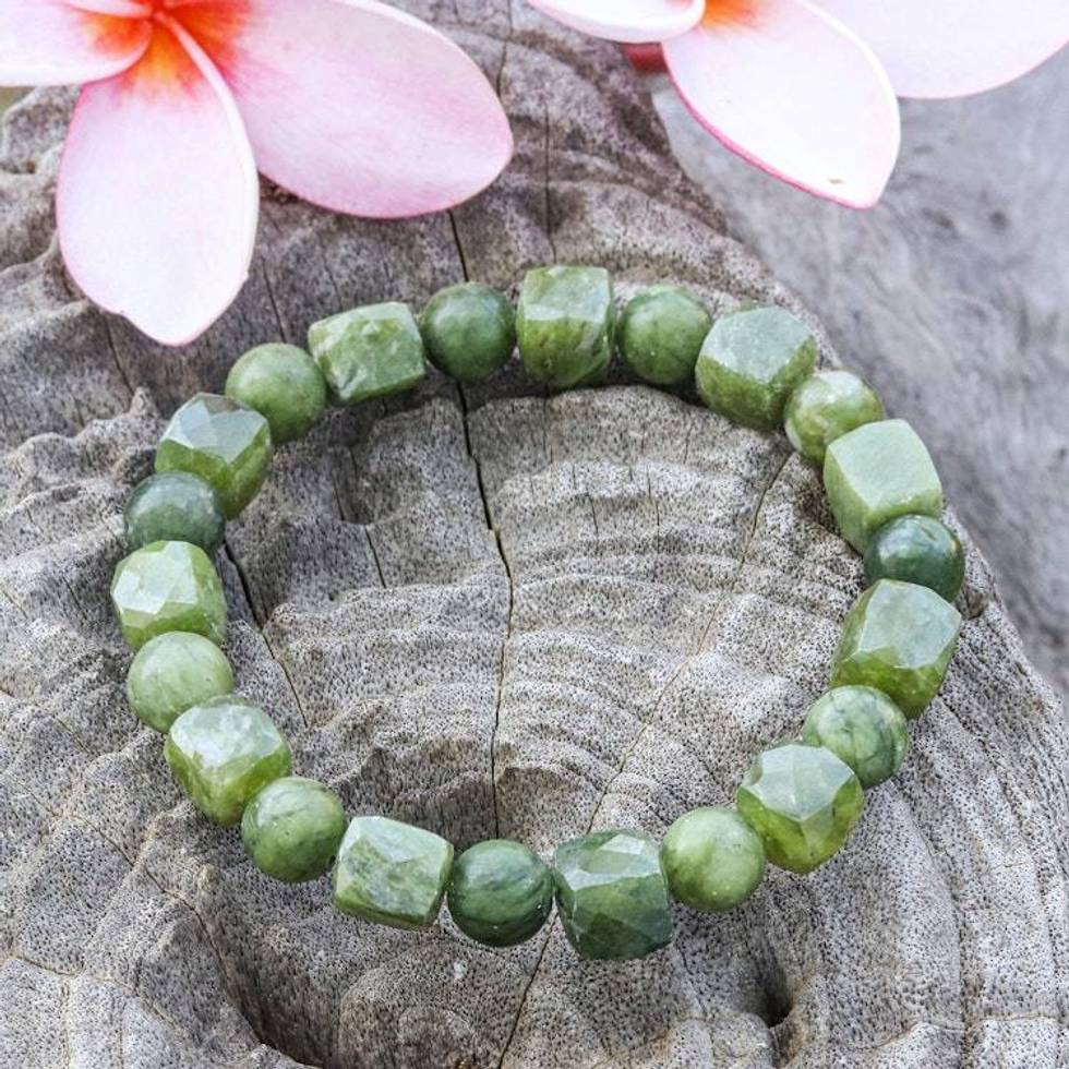 Stretch Bracelet with Round and Square Serpentine Beads 'Glorious Flair'