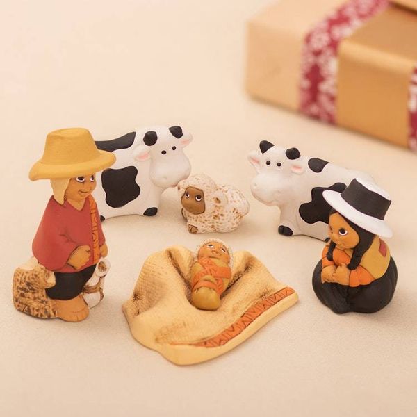 Alternate image for Andean-Themed Painted 7-Piece Ceramic Nativity Scene Set Miracle in Ayacucho