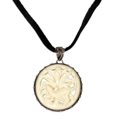 Alternate image for Leather and cow bone pendant necklace Geckos Bloom