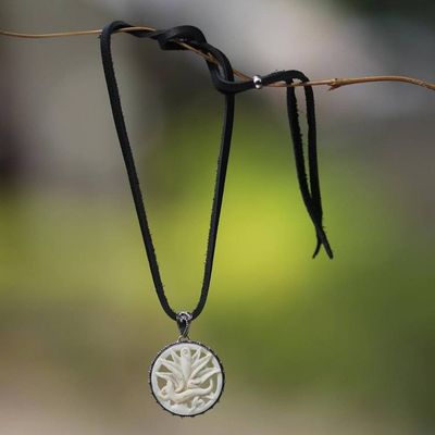 Alternate image for Leather and cow bone pendant necklace Geckos Bloom