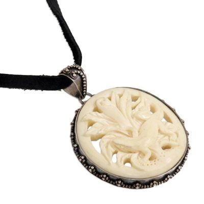 Alternate image for Leather and cow bone pendant necklace Geckos Bloom
