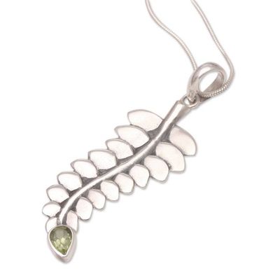 Alternate image for Peridot pendant necklace Sweet Leaf