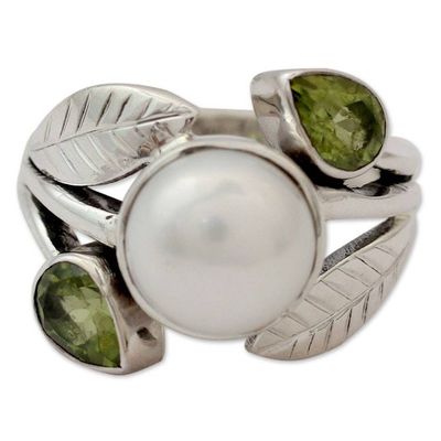 Alternate image for Pearl and Peridot Cocktail Ring from India Jewelry Mumbai Romance