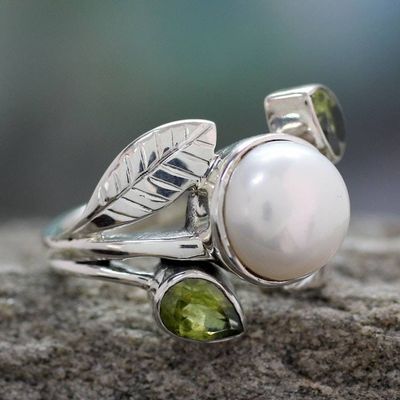Alternate image for Pearl and Peridot Cocktail Ring from India Jewelry Mumbai Romance