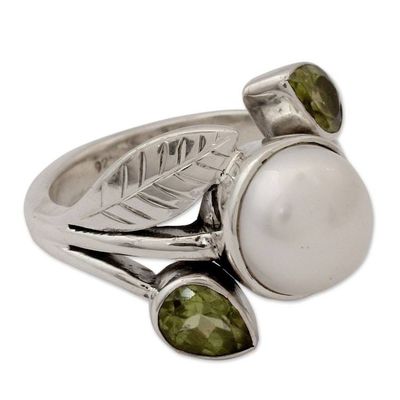 Alternate image for Pearl and Peridot Cocktail Ring from India Jewelry Mumbai Romance