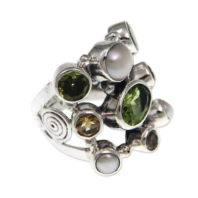 Alternate image for Pearl and Peridot Cluster Ring Tree of Lights