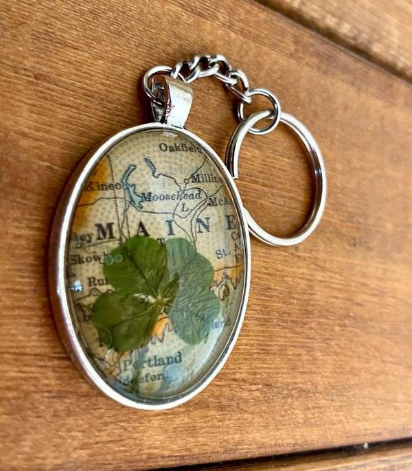 Alternate image for Genuine four-leaf clover keychain with vintage map of Maine
