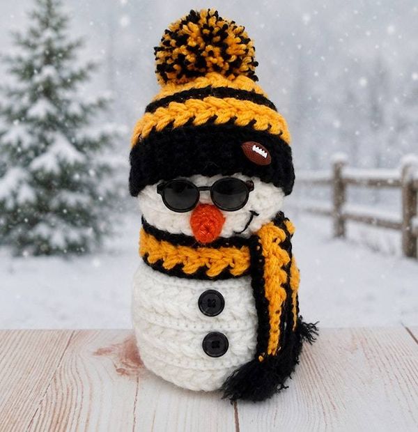 Alternate image for Cool Crochet Snowman in Black and Gold
