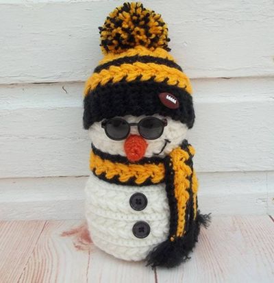Alternate image for Cool Crochet Snowman in Black and Gold