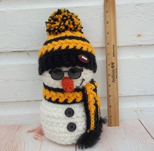 Alternate image for Cool Crochet Snowman in Black and Gold