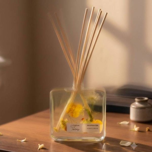 Alternate image for Gardenia Intense Reed Diffuser with Real Pressed Flowers - 100ml