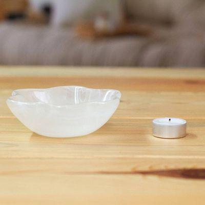 Alternate image for White Hand-Carved Natural Marble Six-Leaf Clover Catchall White Clover