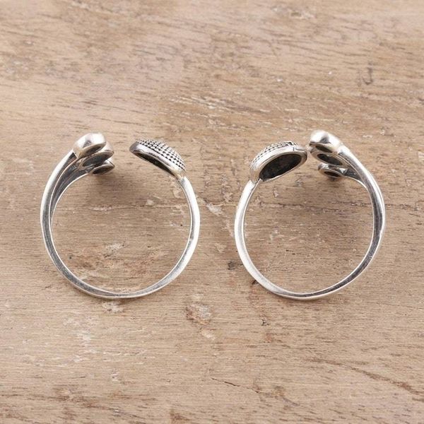 Alternate image for Circle Pattern Sterling Silver Toe Rings from India Pair Gleaming Fireworks