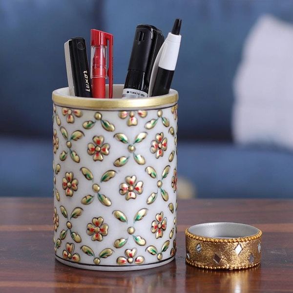 Alternate image for Floral Mesh-Patterned Marble Pend Holder in Green and Red Spring Mesh
