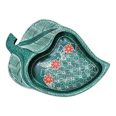 Alternate image for Batik Leaf-Shaped Green and Red Pule Wood Decorative Plate Truntum Foliage