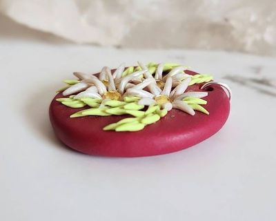 Alternate image for White Daisy Polymer Clay Pendant
