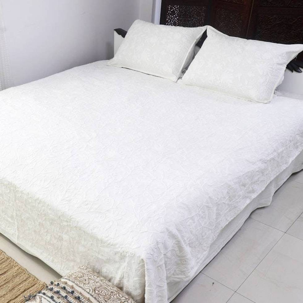 3-piece Set Embroidery Cotton Queen Duvet Cover Pillow Shams 'Kashmir White'