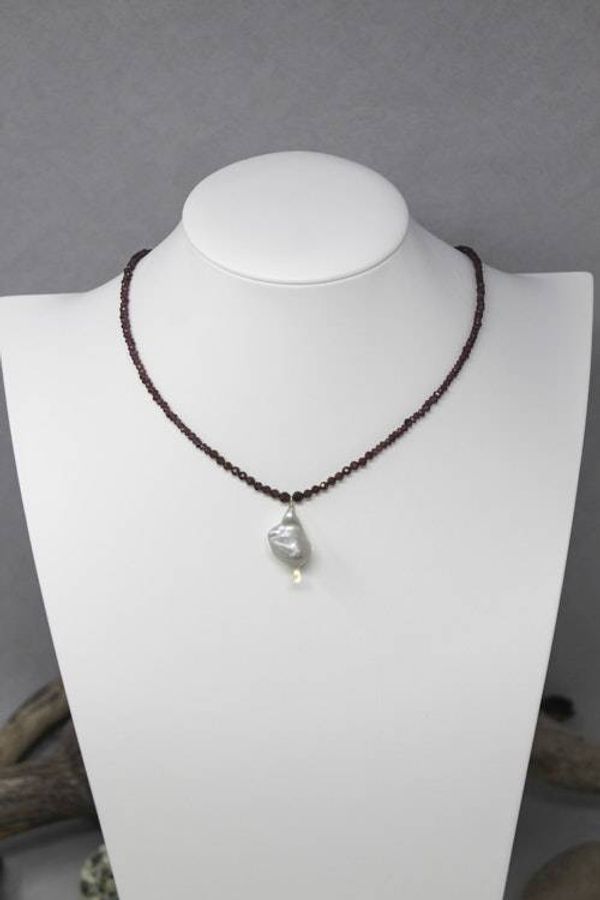 Alternate image for Faceted Graduated Red Garnet and Freshwater Pearl Necklace