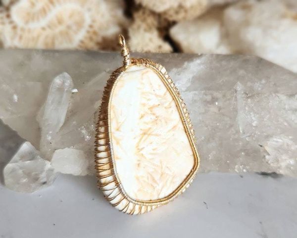 Alternate image for Reversible Wire Wrapped Shell Pendant