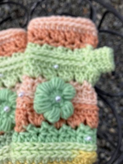 Alternate image for Woman’s Fingerless Gloves Peach Mint