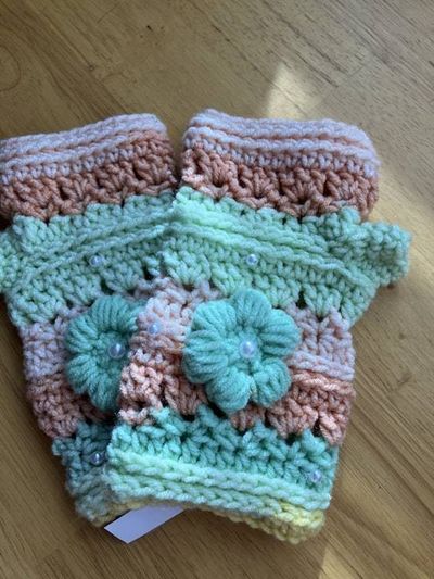 Alternate image for Woman’s Fingerless Gloves Peach Mint