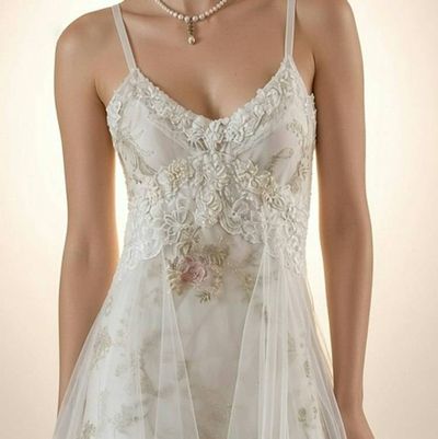 Alternate image for Ethereal Hand-Embroidered Tulle Evening Gown with Delicate Lace Appliqué