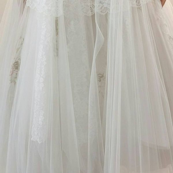 Alternate image for Ethereal Hand-Embroidered Tulle Evening Gown with Delicate Lace Appliqué