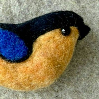 Alternate image for This miniature blue jay is a handmade needle Blue Jay bird pin, carefully crafted from wool to create a small, lightweight brooch full of style and charm.