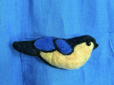 Alternate image for This miniature blue jay is a handmade needle Blue Jay bird pin, carefully crafted from wool to create a small, lightweight brooch full of style and charm.