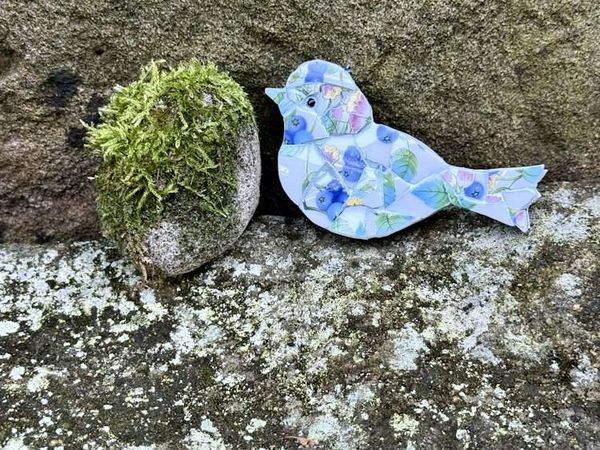 Alternate image for Mini mosaic bird from broken china, small magnet or easel decor, fridge art, unique gift