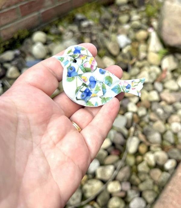 Alternate image for Mini mosaic bird from broken china, small magnet or easel decor, fridge art, unique gift
