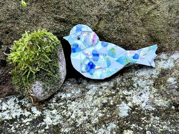 Alternate image for Mini mosaic bird from broken china, small magnet or easel decor, fridge art, unique gift