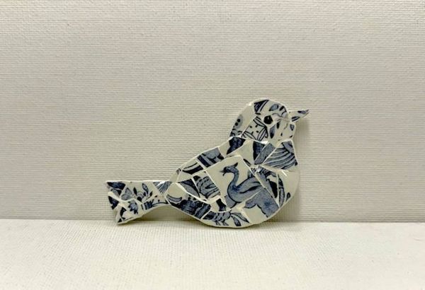 Alternate image for Mini mosaic bird from broken china, small magnet or easel decor, fridge art, unique, cute gift-