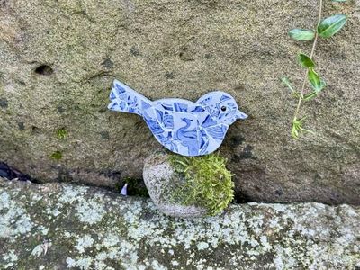 Alternate image for Mini mosaic bird from broken china, small magnet or easel decor,  fridge art, unique, cute gift-