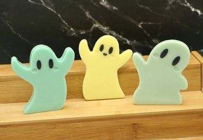 Alternate image for Set of 6 Handmade Goofy Ghost Soaps. Goofy Ghost Soap Gifts, Favors, Treat or Treat Gifts for Halloween parties. Choose Soap Color, Scent, Packaging.