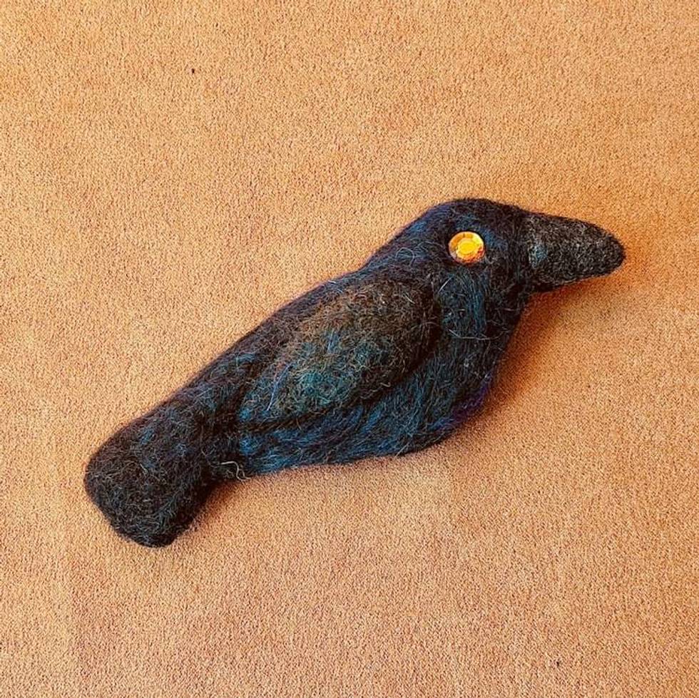 raven brooch, raven pin, raven gift, crow lover gift and needle felted raven, minimalist halloween costume