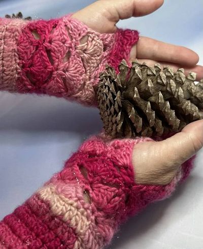 Alternate image for Rosewater Sparkle Fantail Shell Stitch Fingerless Gloves
