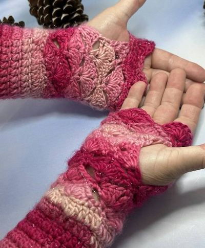 Alternate image for Rosewater Sparkle Fantail Shell Stitch Fingerless Gloves