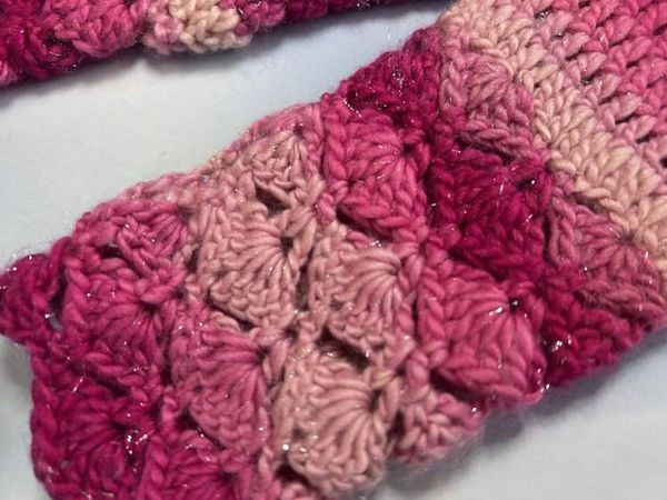 Alternate image for Rosewater Sparkle Fantail Shell Stitch Fingerless Gloves