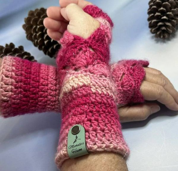 Alternate image for Rosewater Sparkle Fantail Shell Stitch Fingerless Gloves
