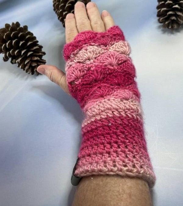 Alternate image for Rosewater Sparkle Fantail Shell Stitch Fingerless Gloves