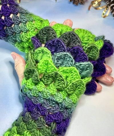 Primary image for Crocheted Dragon Scale Fingerless Gloves Green Blueberry Large