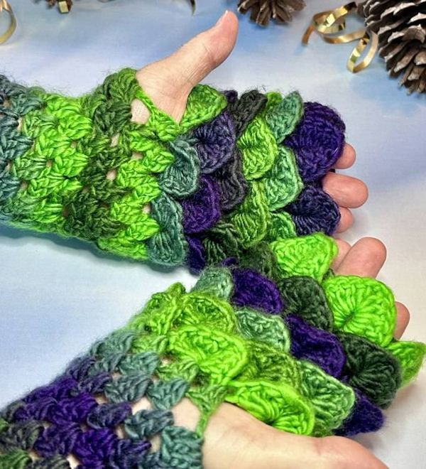 Alternate image for Crocheted Dragon Scale Fingerless Gloves Green Blueberry Large
