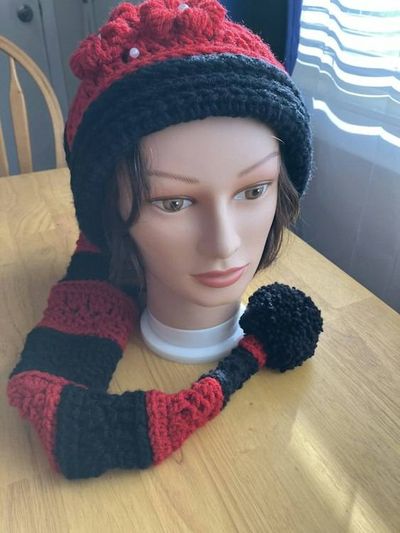 Alternate image for Woman’s Extra Long Stocking Hat Black and Red